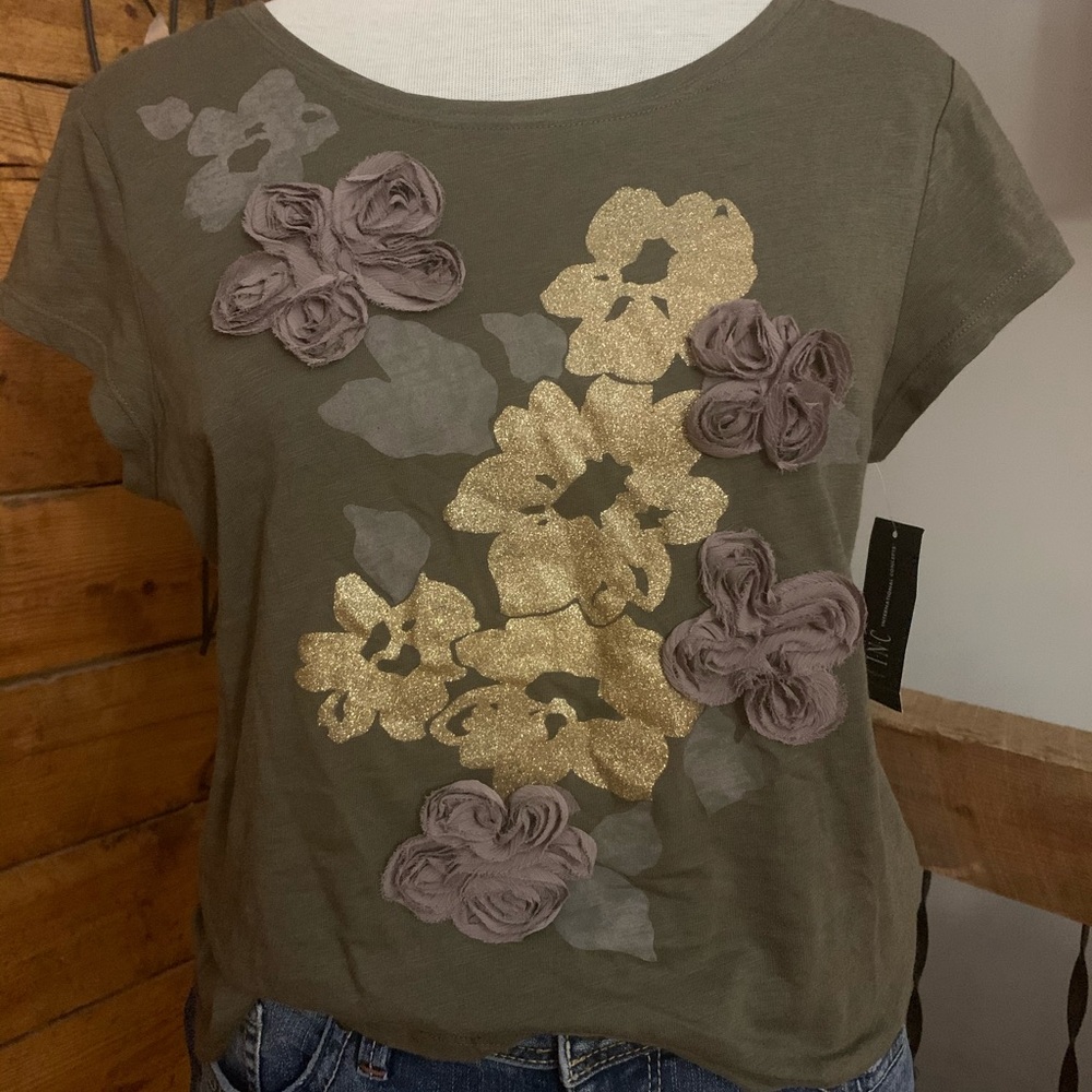 SOLD NEW adorable top with tags